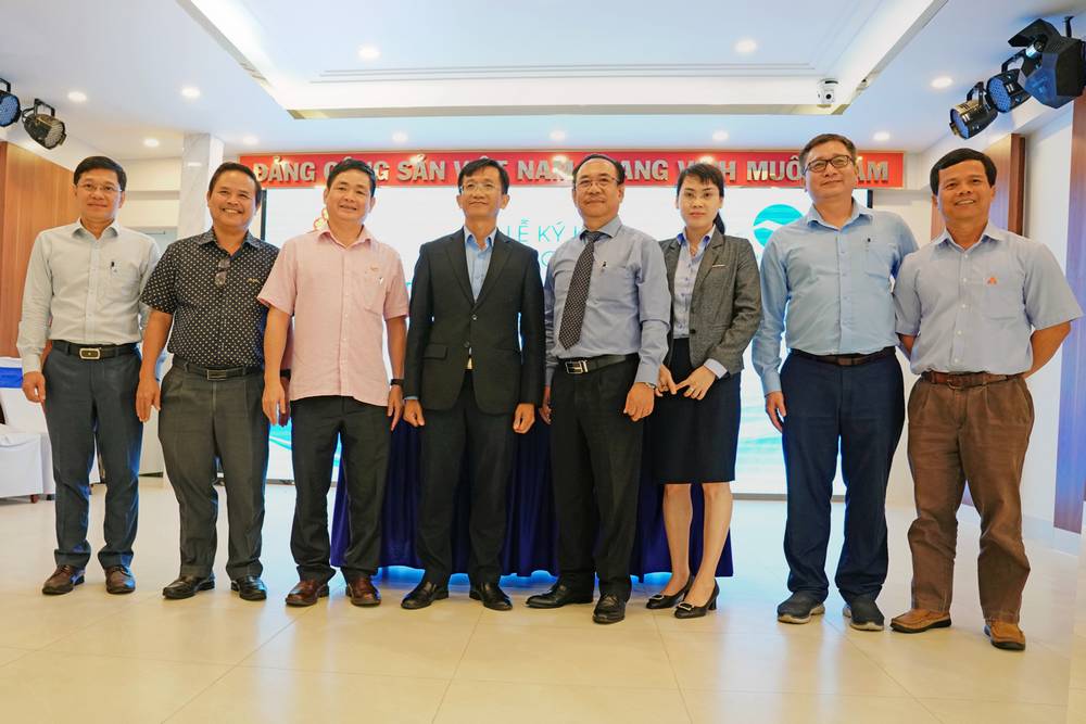 Ban lãnh đạo Công ty VISSAN và PhuTho Tourist cùng chụp hình lưu niệm.